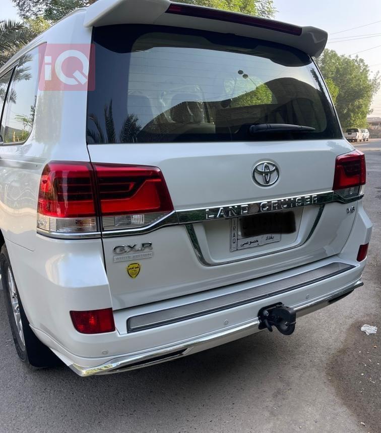 تۆیۆتا لاند کروزەر
